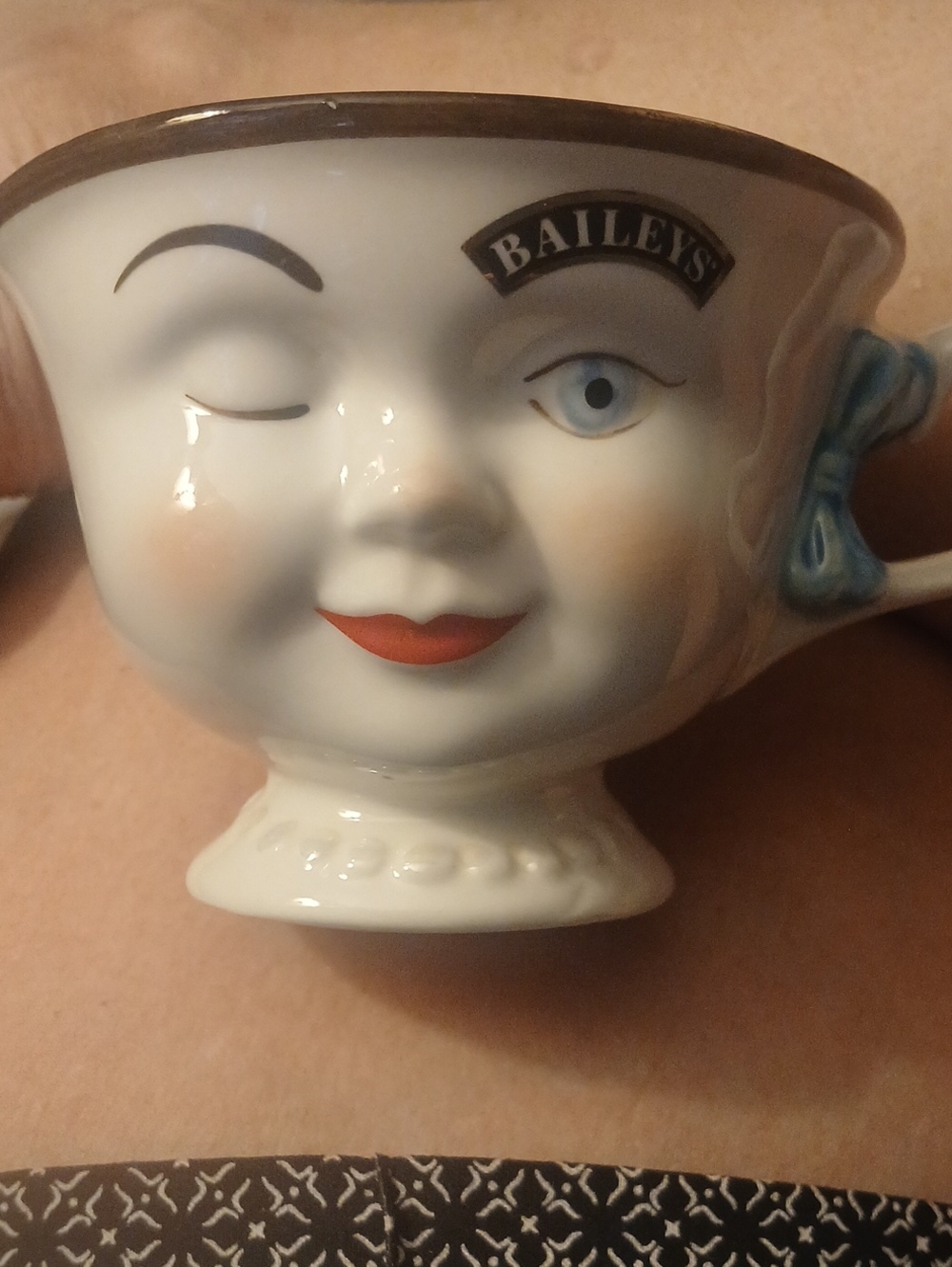 Vintage 1996 BAILEY'S Winking Tea Cup.